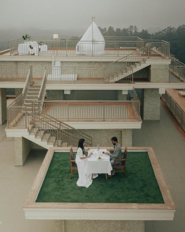 सहारा Vibe & 5*